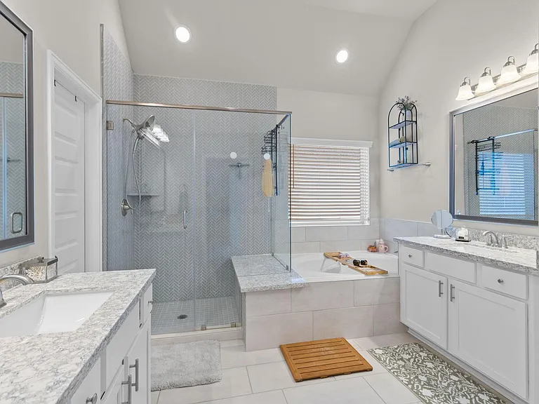 4004 Centre Meadow Way — Photo 24
