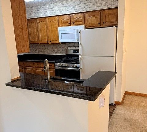 3rd image of 2229 Hedgerow Rd Unit B