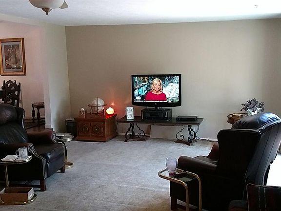 2nd image of 1534 N Roosevelt Ave