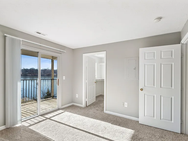 Waterfront Pointe — Photo 22