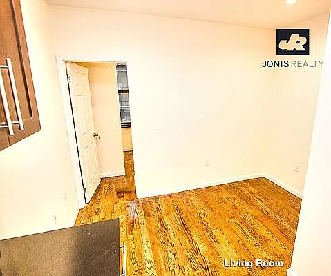 Rented by Jonis Realty | media 9