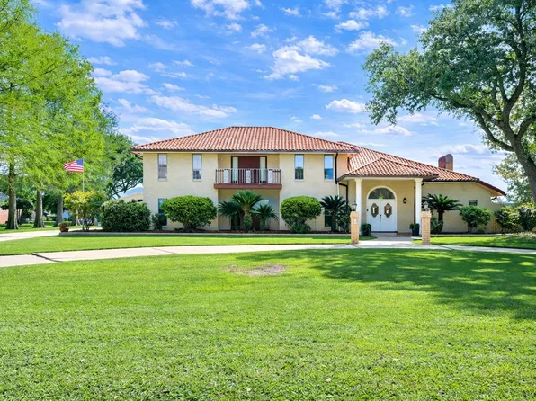 221 Rienzi Dr, Thibodaux, LA 70301