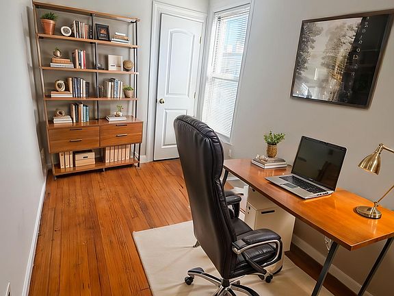 4th image of 2849 46th St APT 3