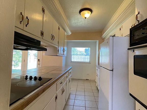 4th image of 1004 W Manana Blvd