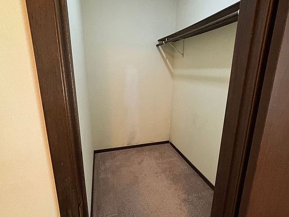 2nd image of 1621 Carriage Hill Dr APT 4