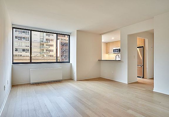 3rd image of 1 Columbus Pl APT N8k