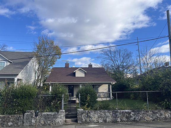 4th image of 330 33rd Ave N
