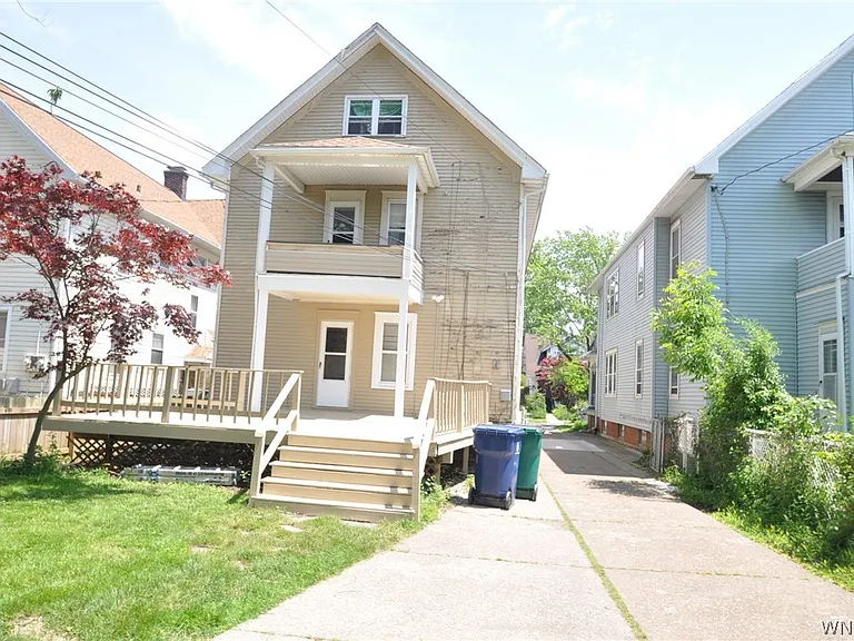 30 Wellington Rd — Photo 2