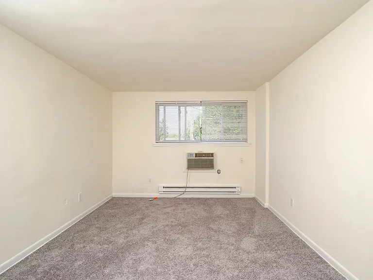 Oakwood Apartments — Photo 15