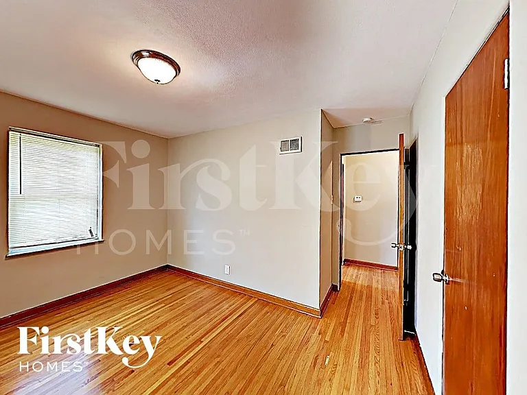 11251 Old Halls Ferry Rd — Photo 10