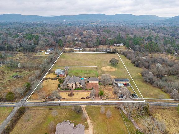 4th image of 701 Ridgeway St