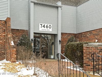 7460 Grand Ave APT 104D, Downers Grove, IL, 60516