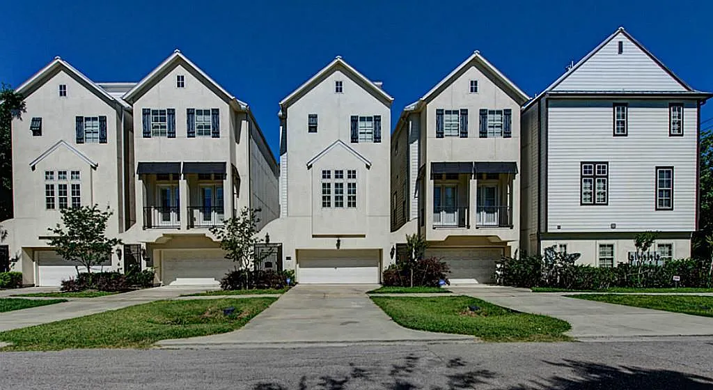 3 bed, 3.5 bath, 2261 sqft, $2,900 — Photo 2