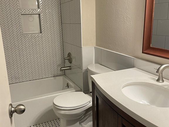4th image of 102 Primera Dr #3