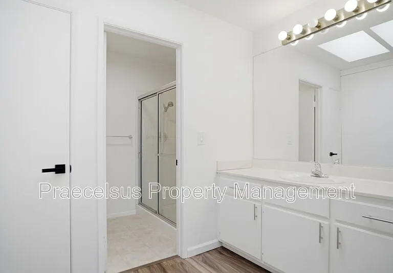 631 Hampshire Ln — Photo 19