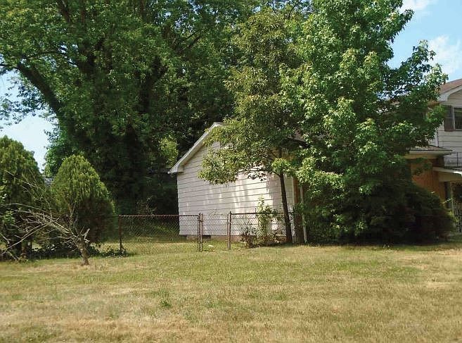 2nd image of 4713 Sharon Rd
