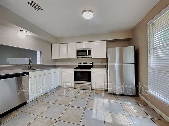 4th image of 15830 Willmore Ln