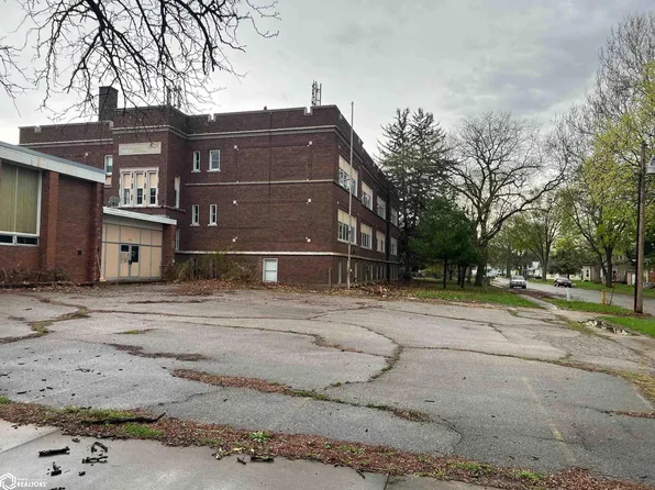 1621 Dodge St, Burlington, IA 52601