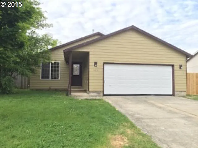 425 SE Excel St photo 1