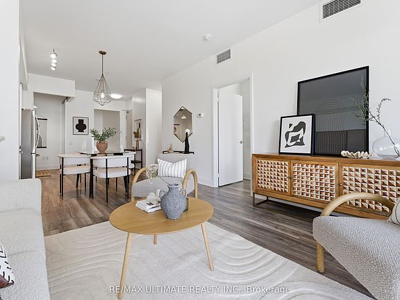 4th image of 30 Roehampton Ave #618