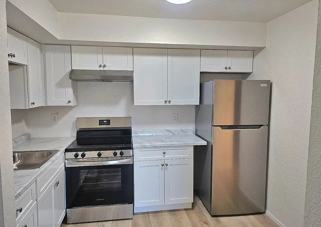 2 bed, $995 — Photo 1