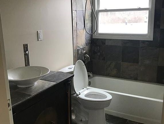 2nd image of 882 Foley Dr