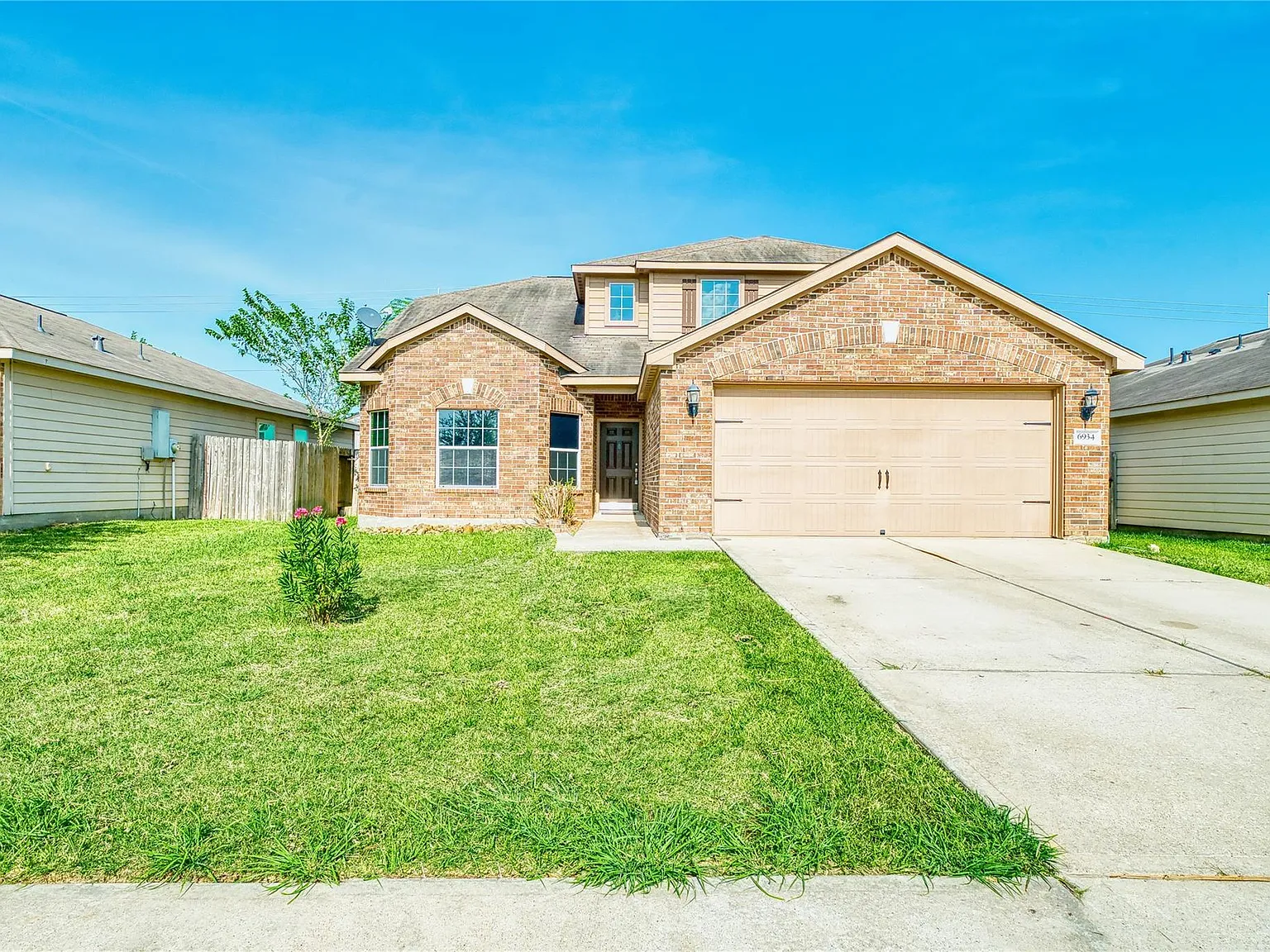 4 bed, 2.5 bath, 2124 sqft, $2,500 — Photo 3