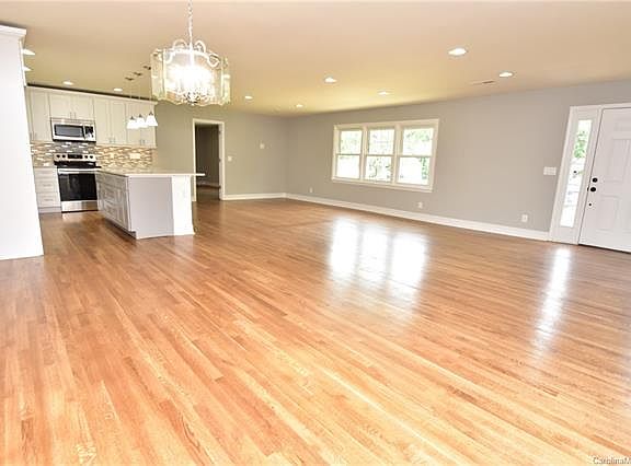 4th image of 653 Rosemary Ln