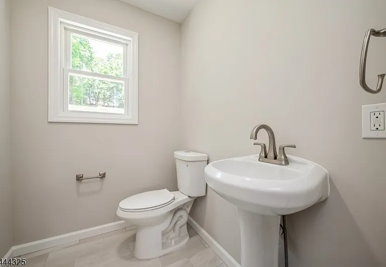 1225 Sussex Tpke — Photo 28