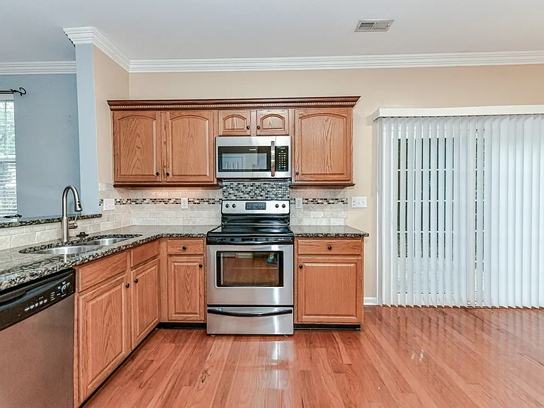 17201 Commons Crossing Dr — Photo 42