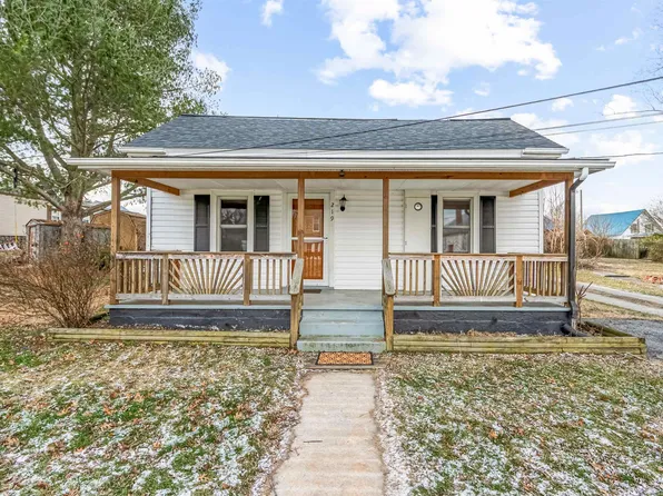 219 Denby St, Radford, VA 24141