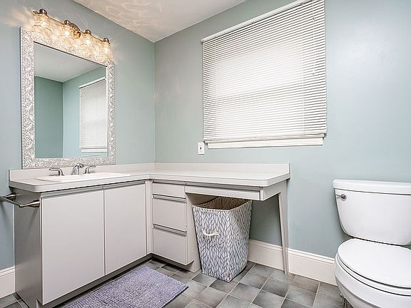5th image of 46065 Norton Ct