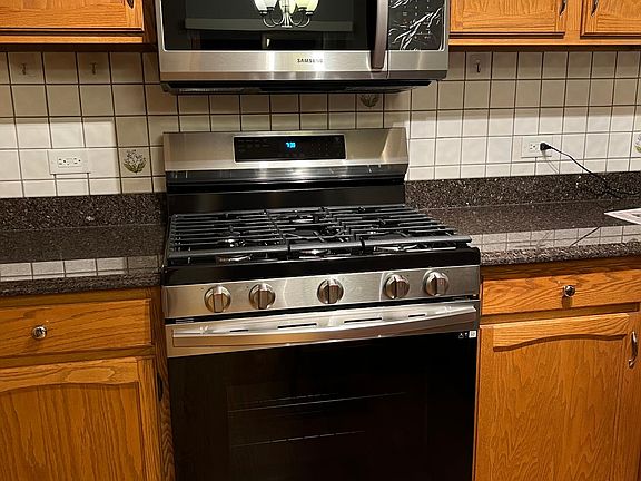 4th image of 4720 N Melvina Ave #2