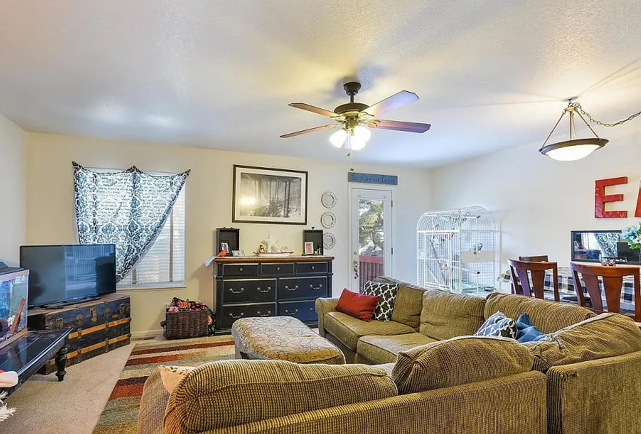 3 bed, 3.5 bath, 2190 sqft, $2,300 — Photo 3