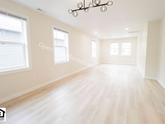 3rd image of 417 W 4th St Unit 200