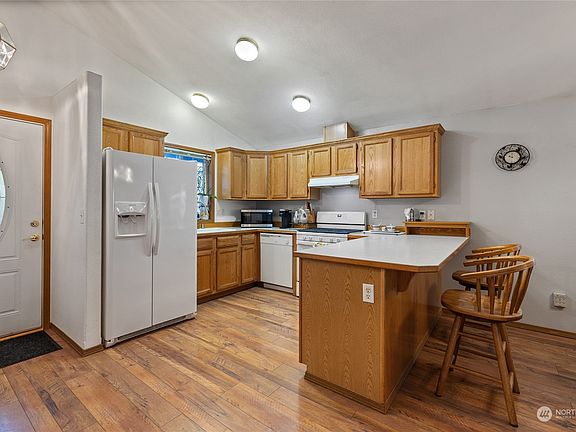 4th image of 3320 College St SE