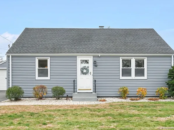 32 School Street, Windsor Locks, CT 06096