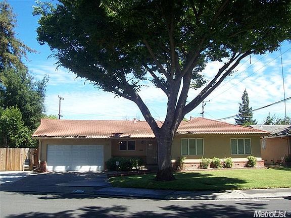 2nd image of 229 E Canterbury Dr