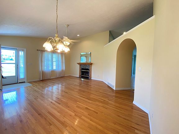 3rd image of 11 Bell Ln