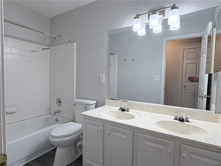 175 Sessingham Ln — Photo 18