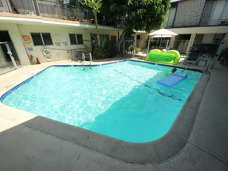 The Royalton Apartments — Photo 18