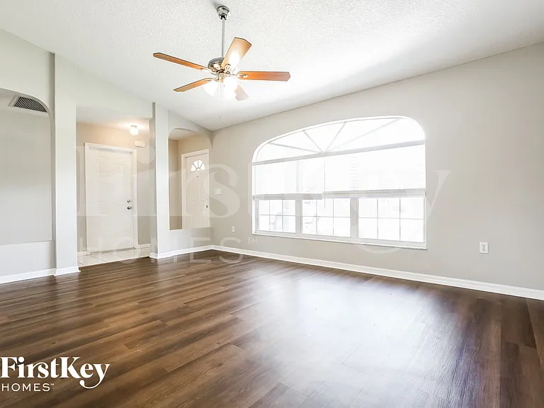1138 Presque Isle Dr — Photo 3