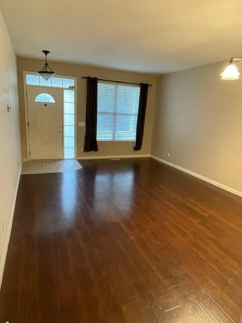 4 bed, 2.5 bath, 2450 sqft, $2,400 — Photo 4