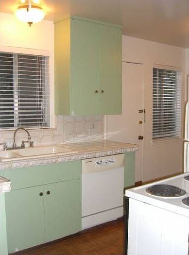 Updated kitchen w/dishwsh