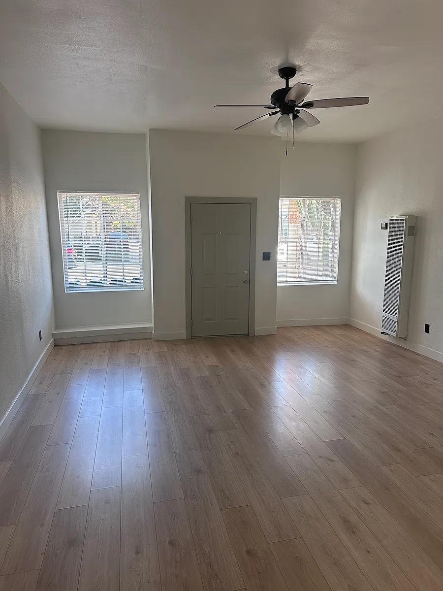 Building Photo - 166 S Clarence St #166