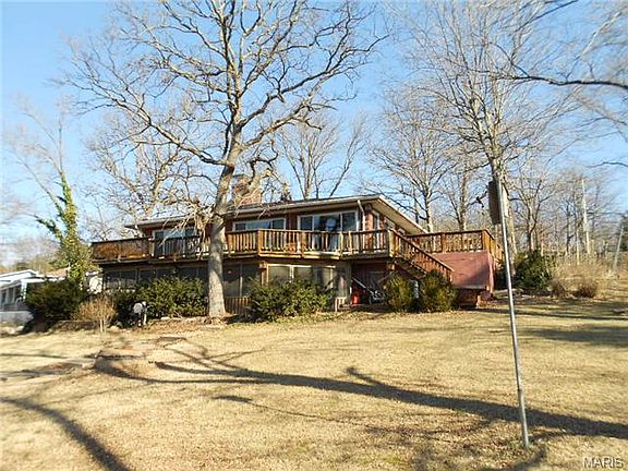 3rd image of 124 N Lake Dr