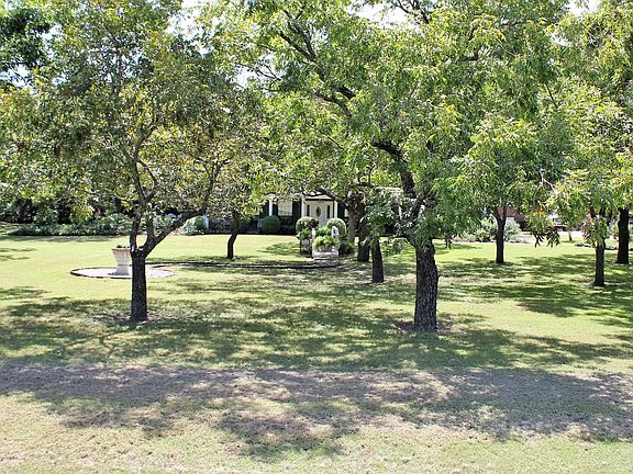 3rd image of 768 Leroy Pkwy