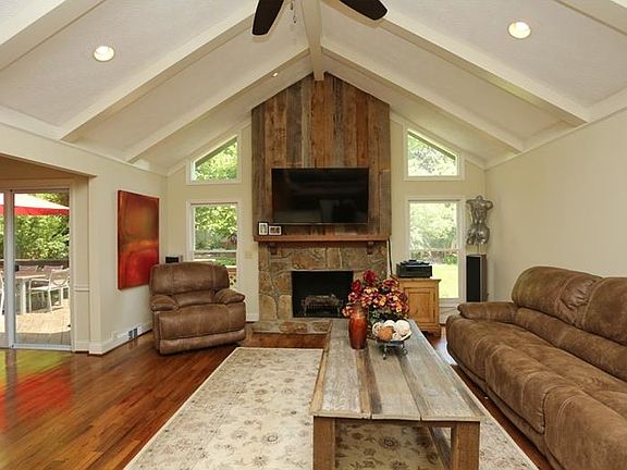 5th image of 350 Saddle Lake Dr