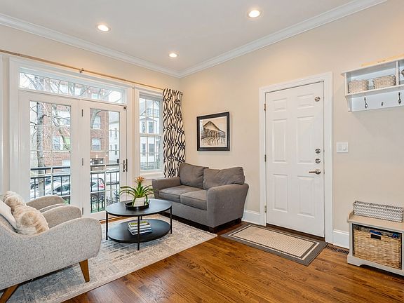 2nd image of 1951 W Melrose St #1