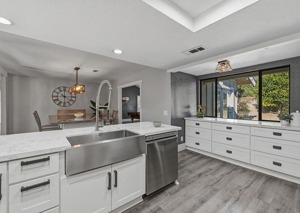 1st image of 929 Pepper Tree Ln